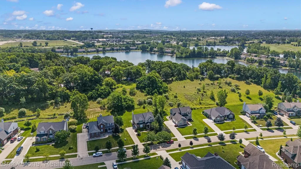 1161 Glass Lake Circle Oxford Charter Township MI 48371