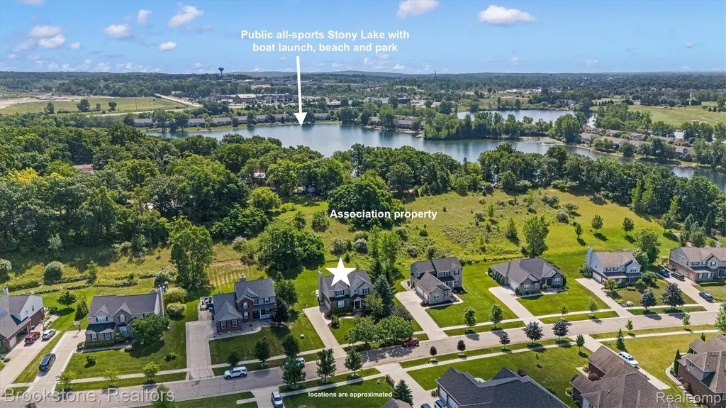 1161 Glass Lake Circle Oxford Charter Township MI 48371