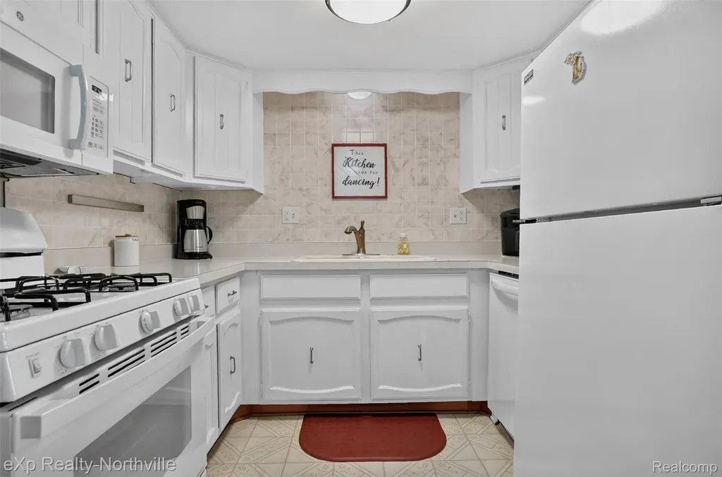 25157 Franklin Terrace South Lyon City MI 48178