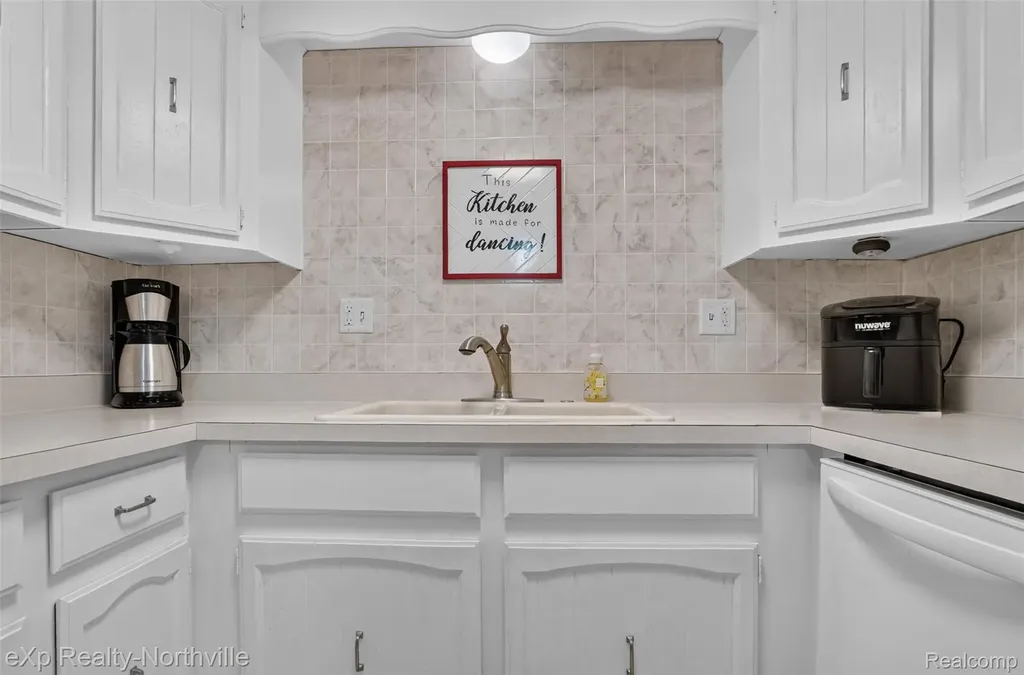 25157 Franklin Terrace South Lyon City MI 48178