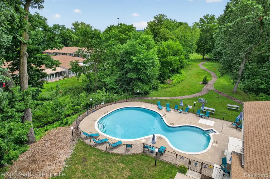 25157 Franklin Terrace South Lyon City MI 48178