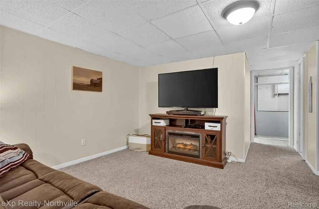 25157 Franklin Terrace South Lyon City MI 48178