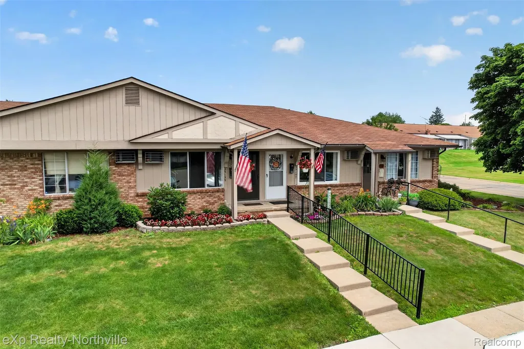25157 Franklin Terrace South Lyon City MI 48178