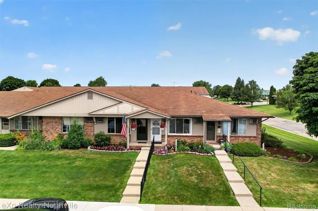 25157 Franklin Terrace South Lyon City MI 48178