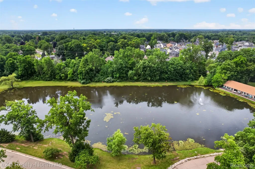 25157 Franklin Terrace South Lyon City MI 48178