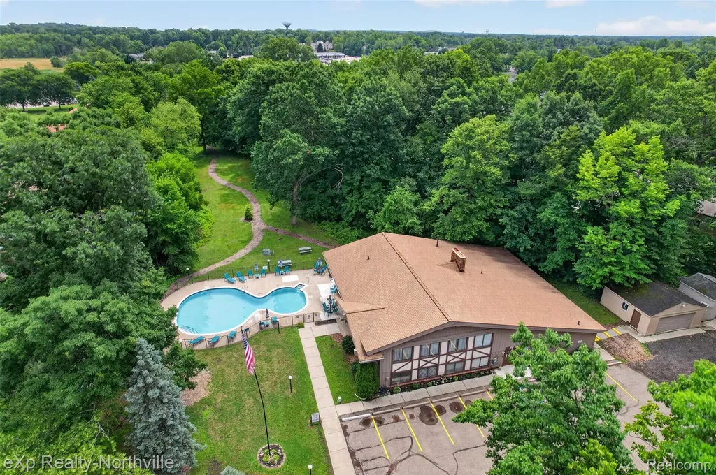 25157 Franklin Terrace South Lyon City MI 48178