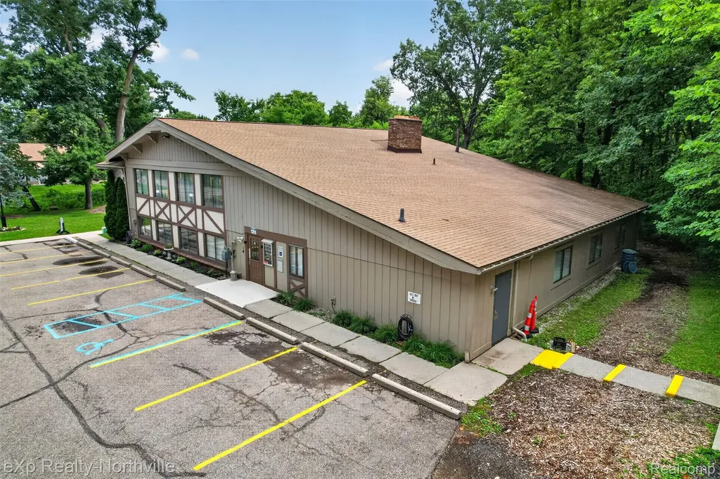 25157 Franklin Terrace South Lyon City MI 48178