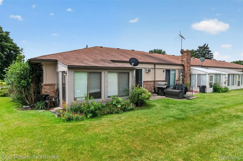 25157 Franklin Terrace South Lyon City MI 48178
