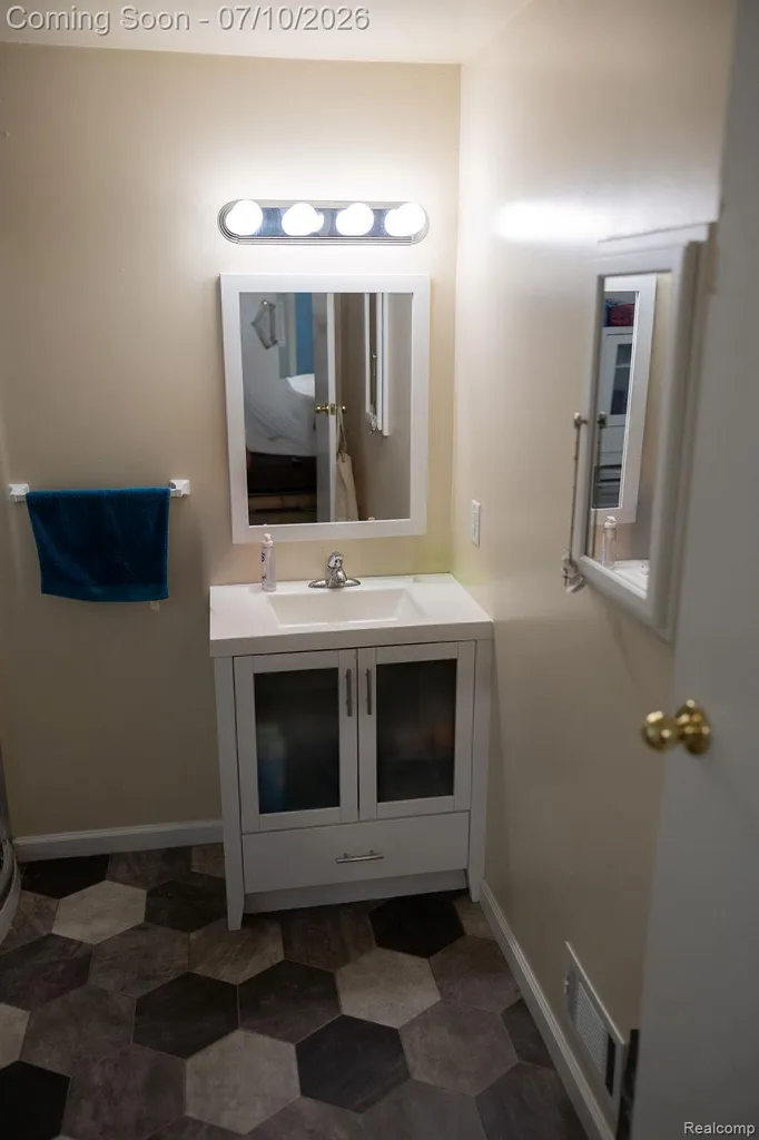 5052 Beecher Road Flint Charter Township MI 48532