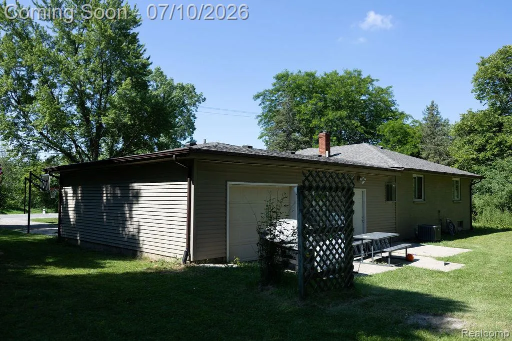 5052 Beecher Road Flint Charter Township MI 48532