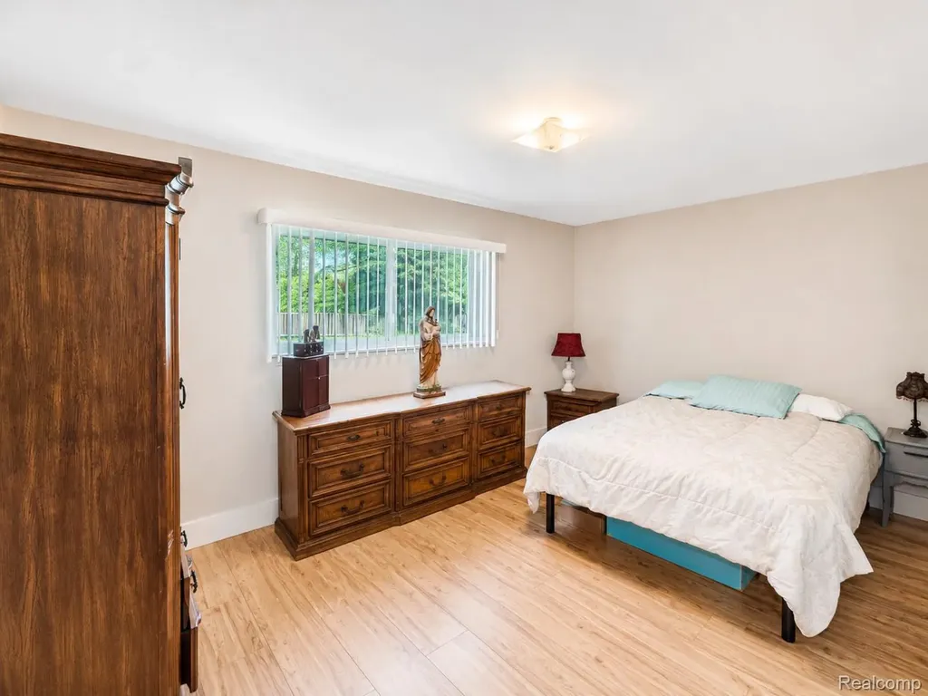 34398 Greentrees Road Sterling Heights City MI 48312