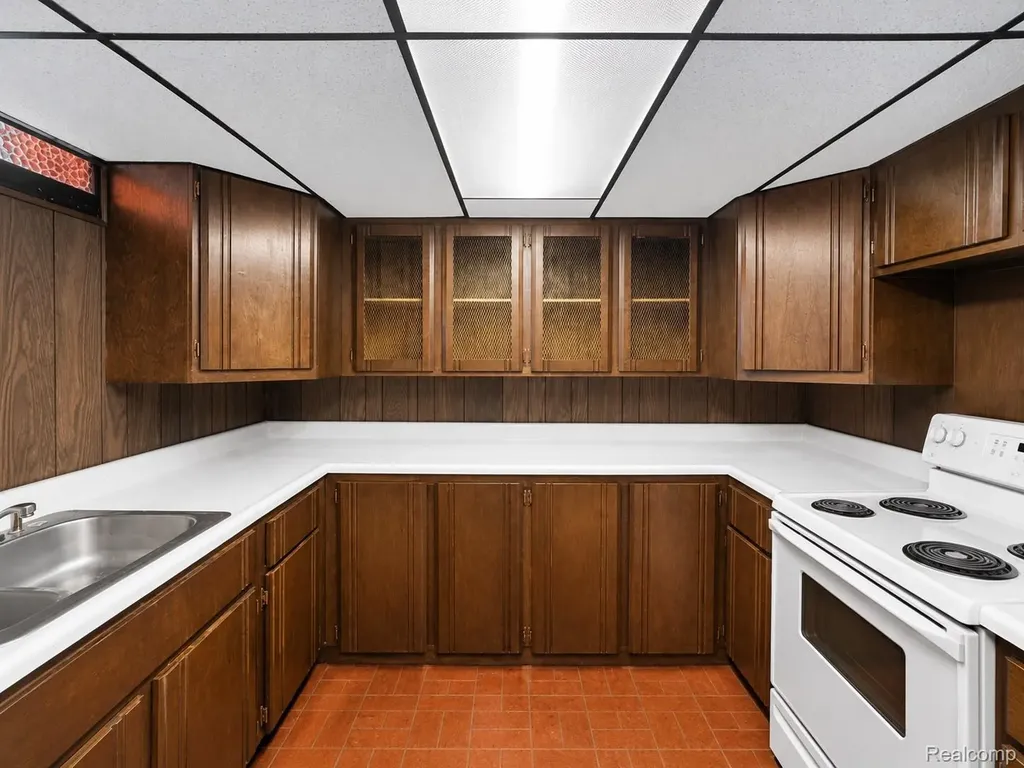 34398 Greentrees Road Sterling Heights City MI 48312