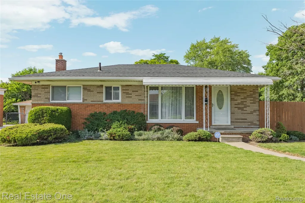 11927 Engleman Road Warren City MI 48089