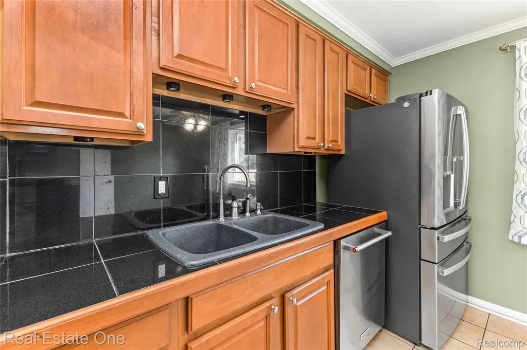 11927 Engleman Road Warren City MI 48089