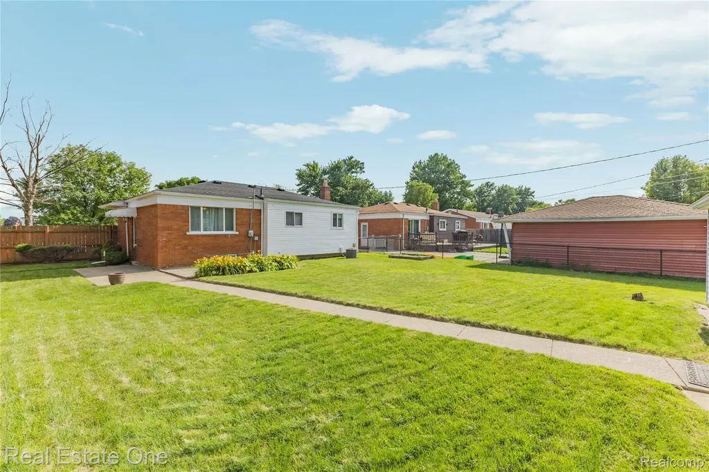 11927 Engleman Road Warren City MI 48089