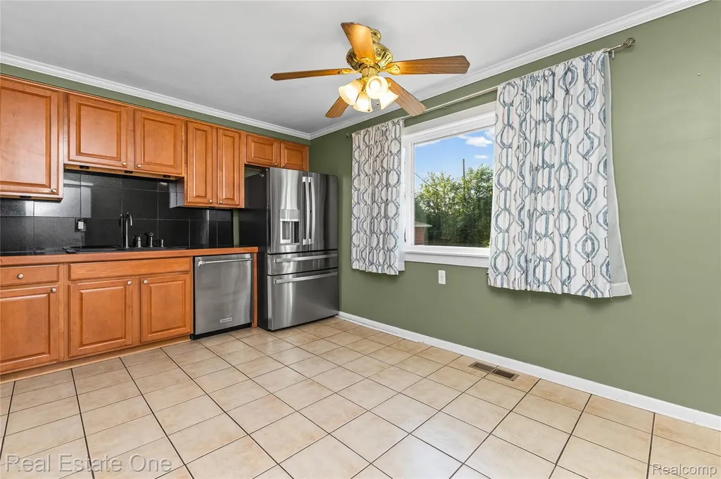 11927 Engleman Road Warren City MI 48089