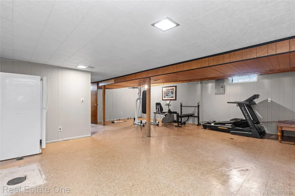 11927 Engleman Road Warren City MI 48089