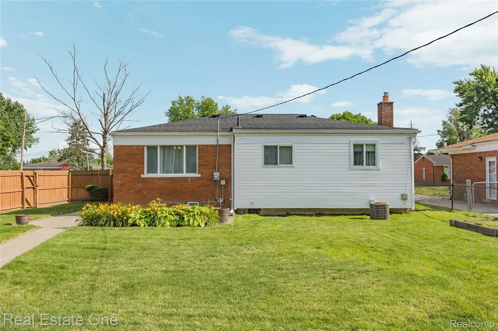 11927 Engleman Road Warren City MI 48089