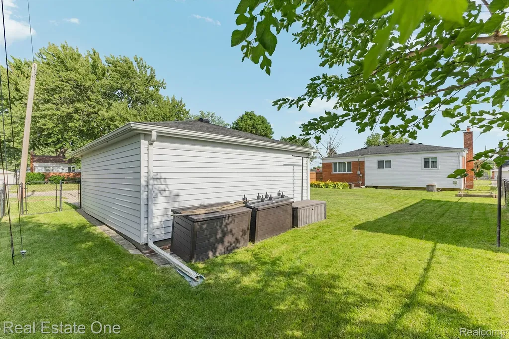 11927 Engleman Road Warren City MI 48089