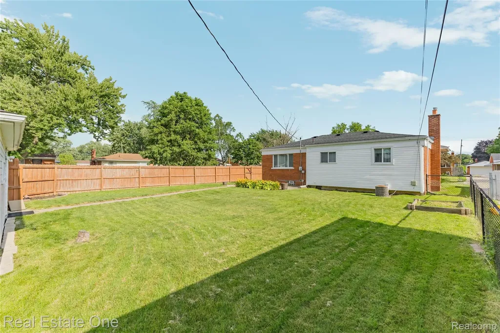 11927 Engleman Road Warren City MI 48089