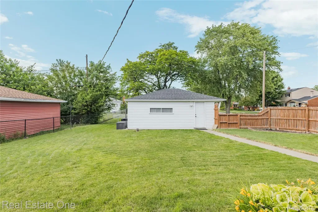 11927 Engleman Road Warren City MI 48089