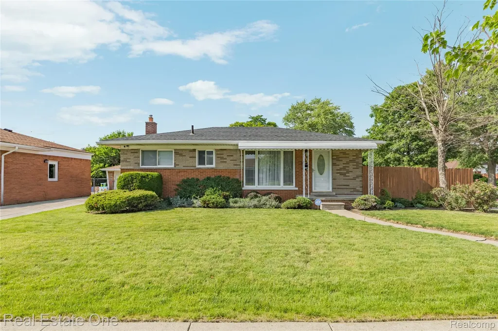 11927 Engleman Road Warren City MI 48089