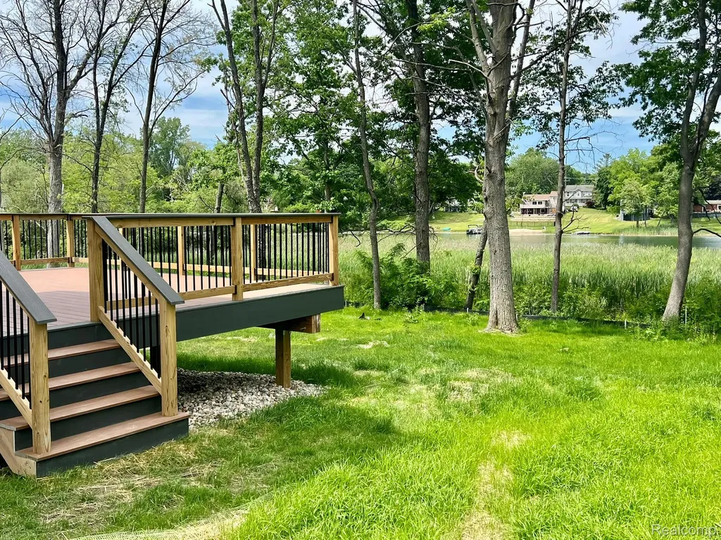 2934 W Walton Boulevard Waterford Charter Township MI 48329