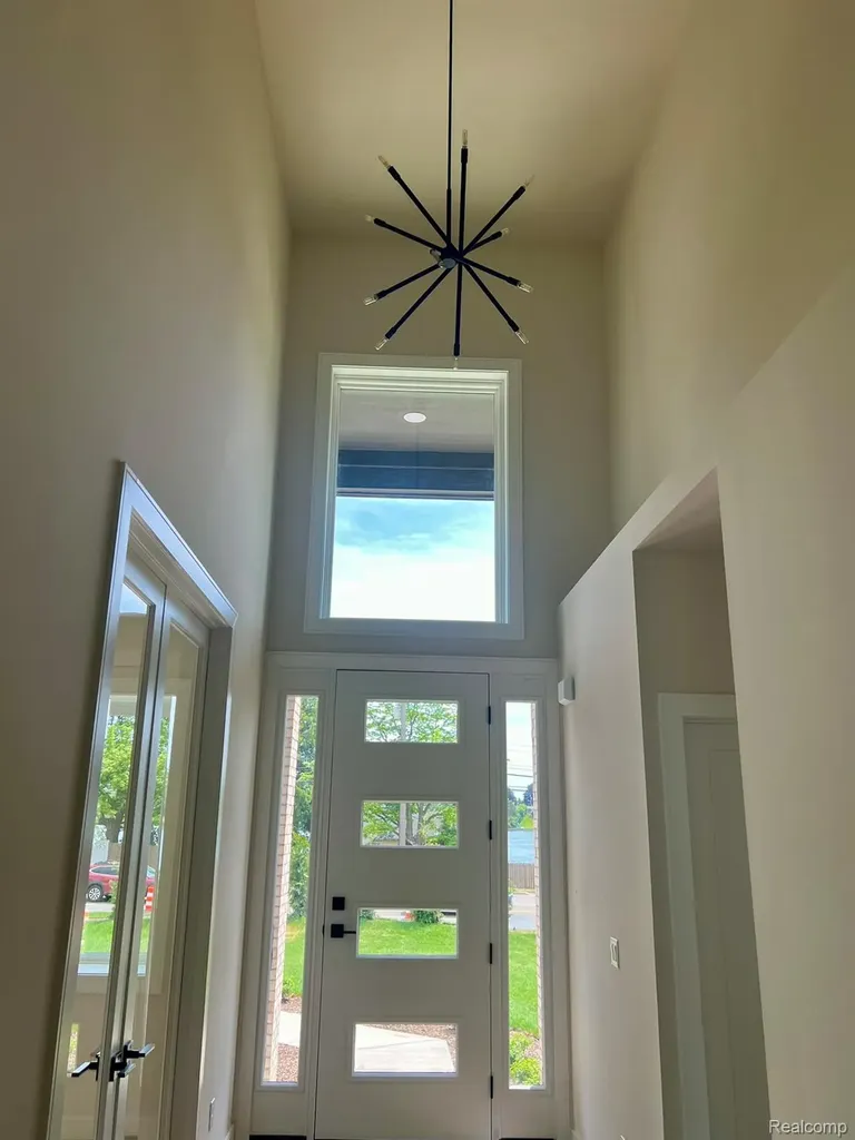 2934 W Walton Boulevard Waterford Charter Township MI 48329