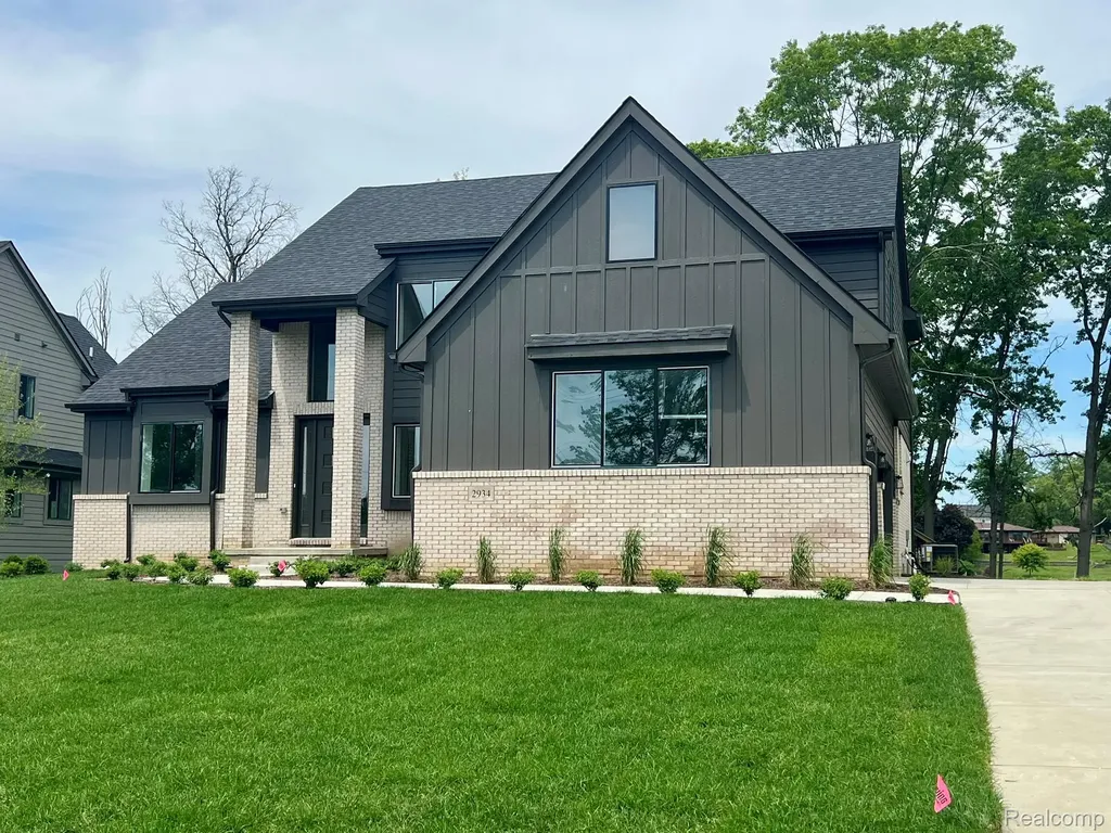 2934 W Walton Boulevard Waterford Charter Township MI 48329