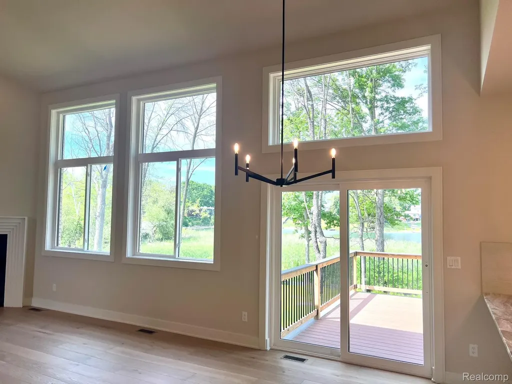 2934 W Walton Boulevard Waterford Charter Township MI 48329
