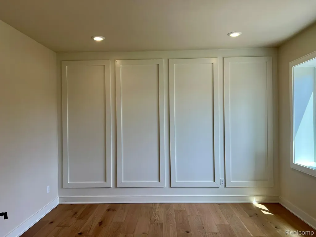2934 W Walton Boulevard Waterford Charter Township MI 48329