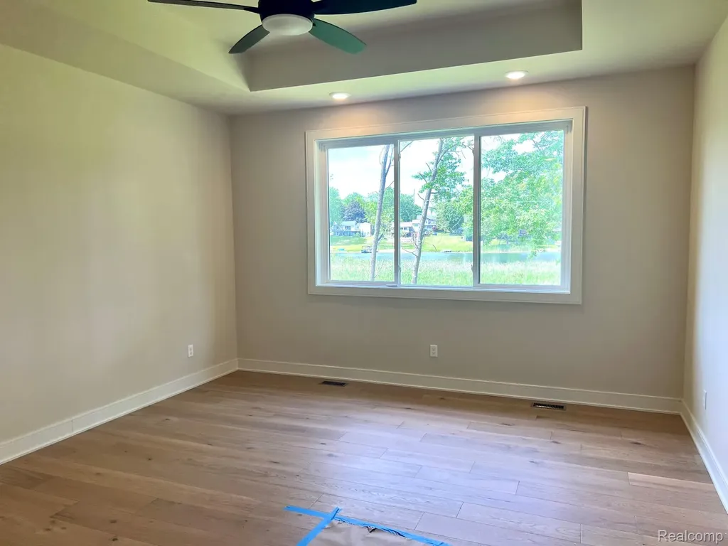 2934 W Walton Boulevard Waterford Charter Township MI 48329