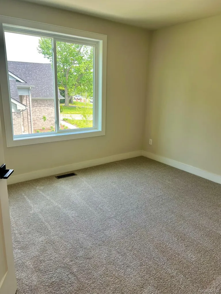 2934 W Walton Boulevard Waterford Charter Township MI 48329