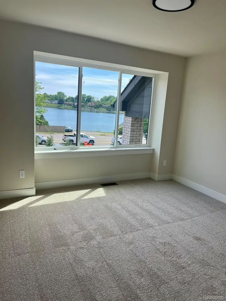 2934 W Walton Boulevard Waterford Charter Township MI 48329