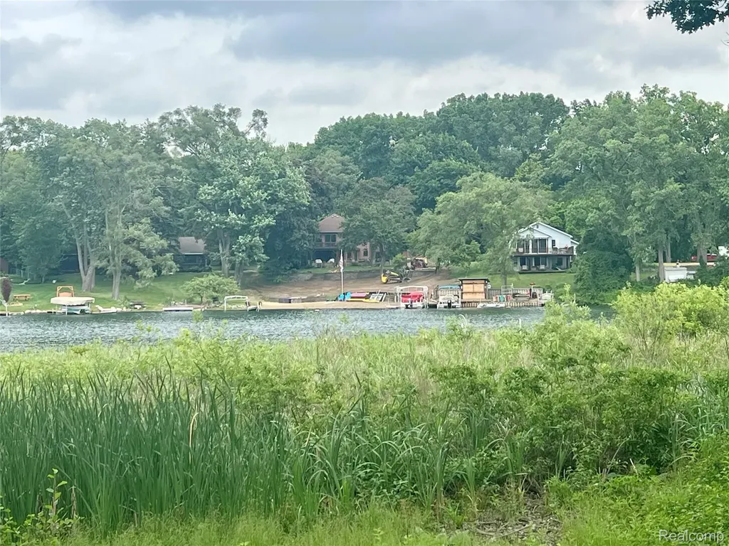 2934 W Walton Boulevard Waterford Charter Township MI 48329