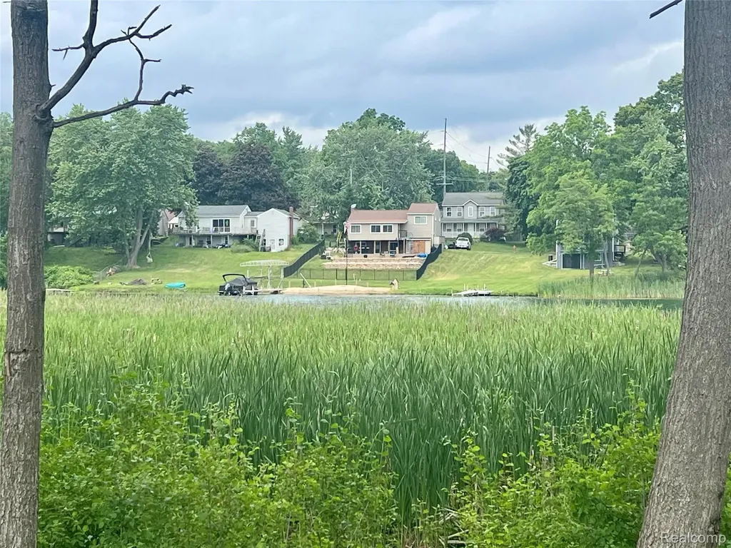 2934 W Walton Boulevard Waterford Charter Township MI 48329