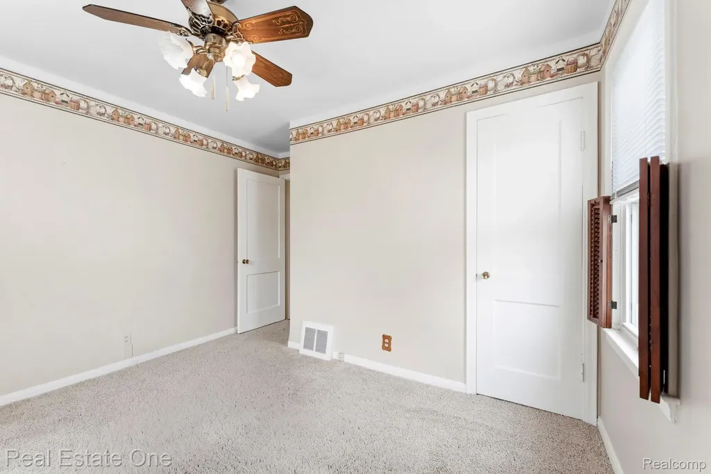 1078 10th Street Wyandotte City MI 48192