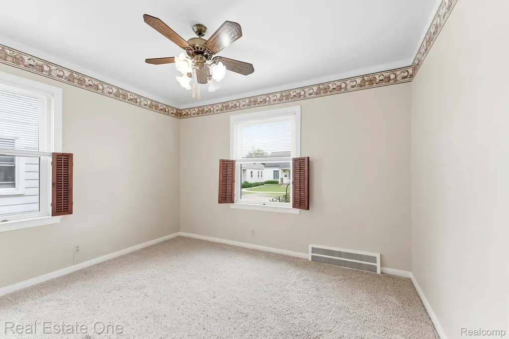 1078 10th Street Wyandotte City MI 48192