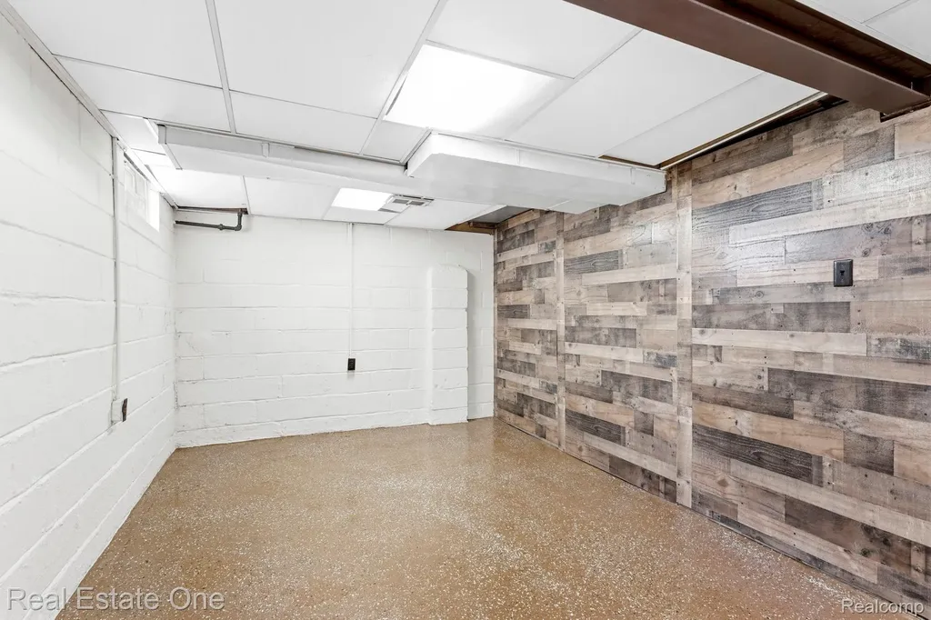 1078 10th Street Wyandotte City MI 48192