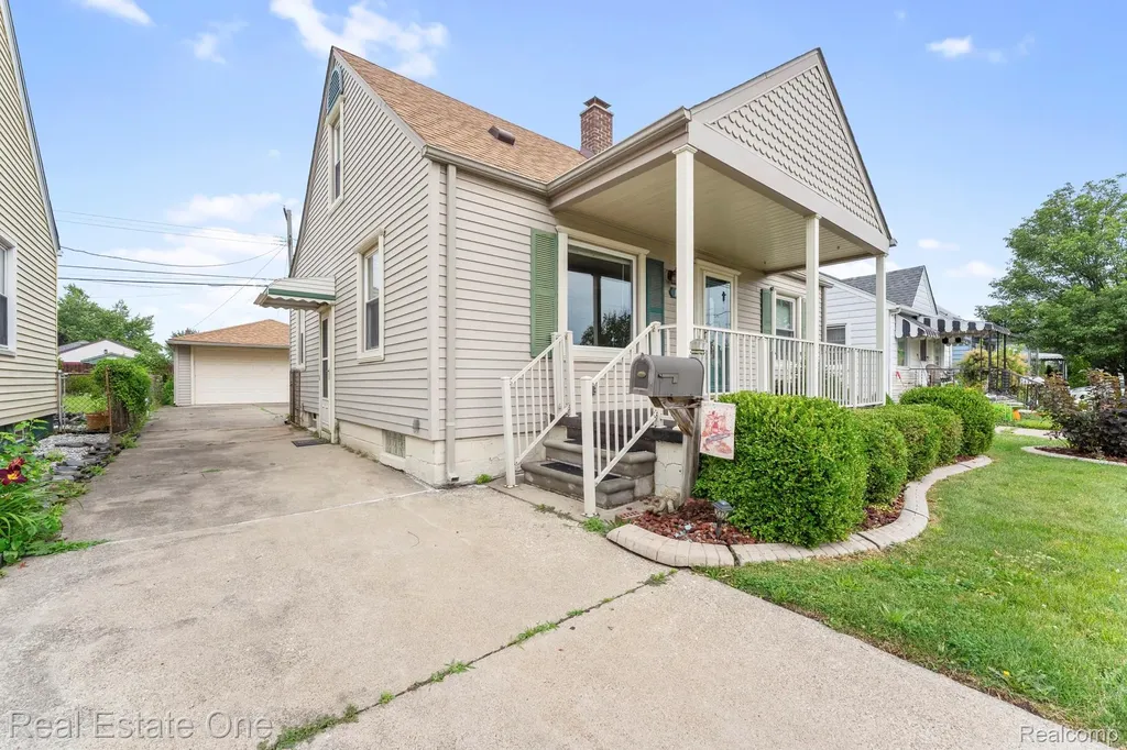1078 10th Street Wyandotte City MI 48192