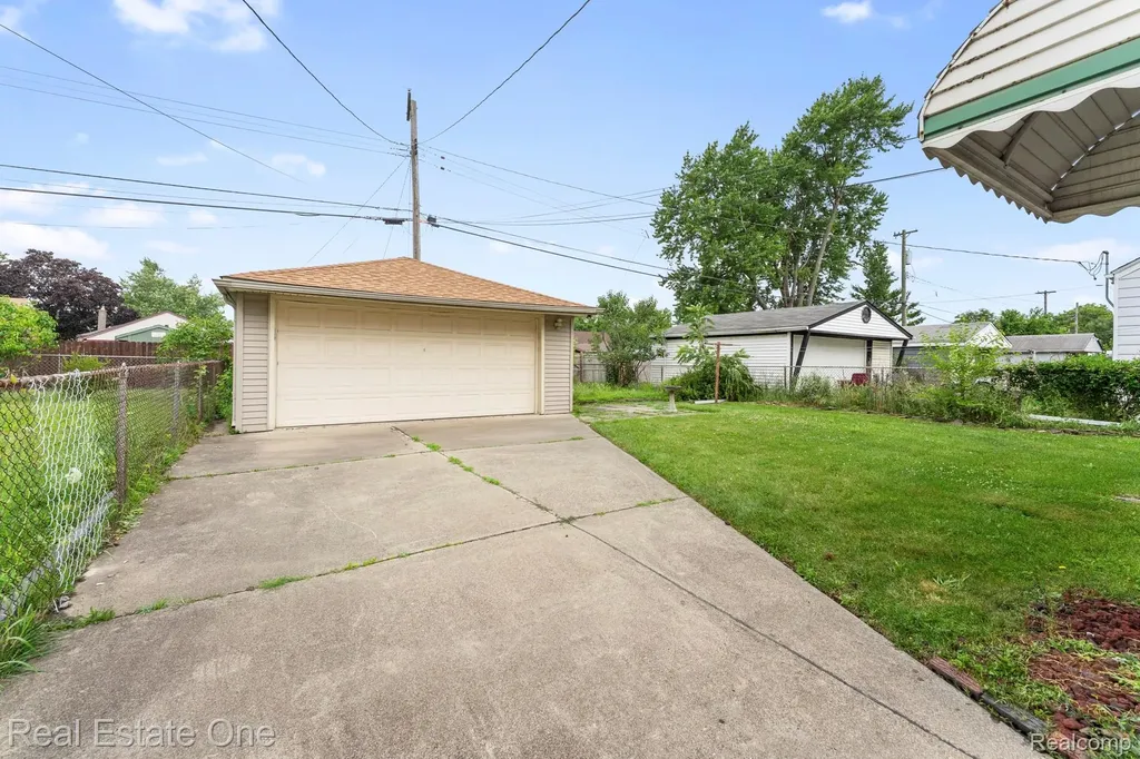 1078 10th Street Wyandotte City MI 48192