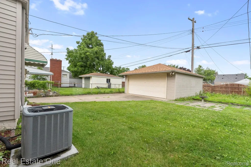 1078 10th Street Wyandotte City MI 48192