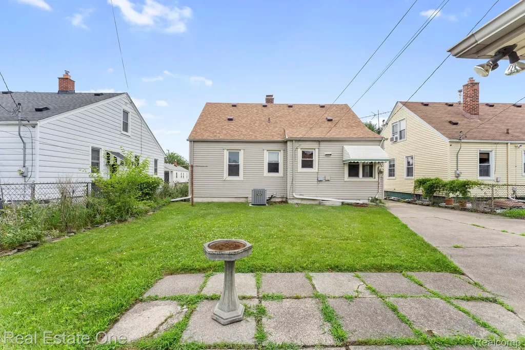 1078 10th Street Wyandotte City MI 48192