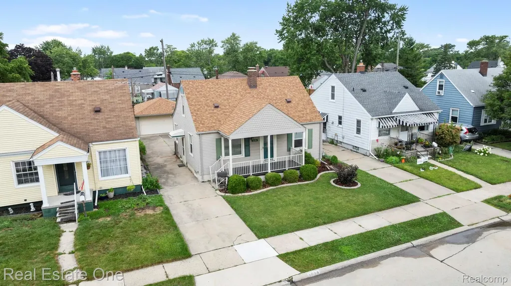 1078 10th Street Wyandotte City MI 48192