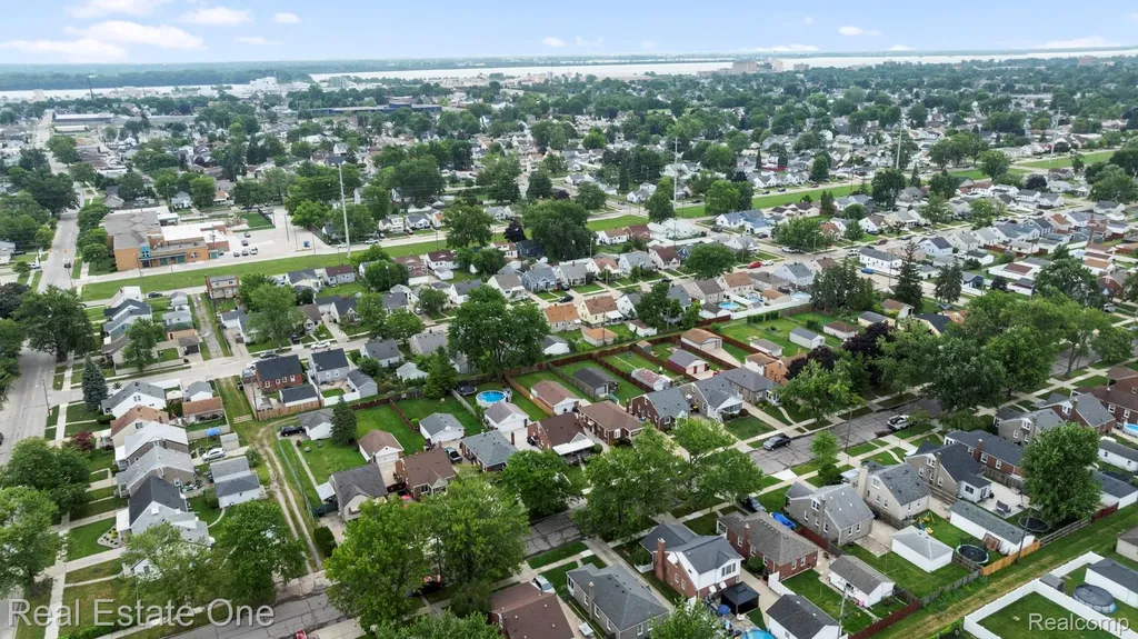 1078 10th Street Wyandotte City MI 48192
