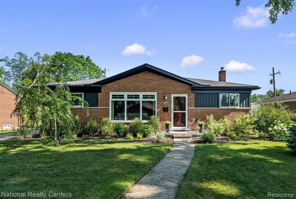 16996 Elizabeth Street Beverly Hills Village MI 48025
