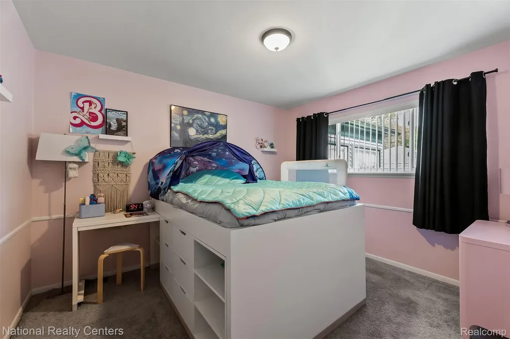 16996 Elizabeth Street Beverly Hills Village MI 48025
