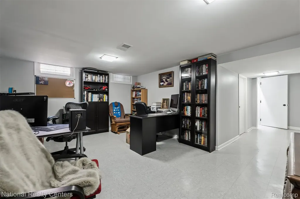 16996 Elizabeth Street Beverly Hills Village MI 48025