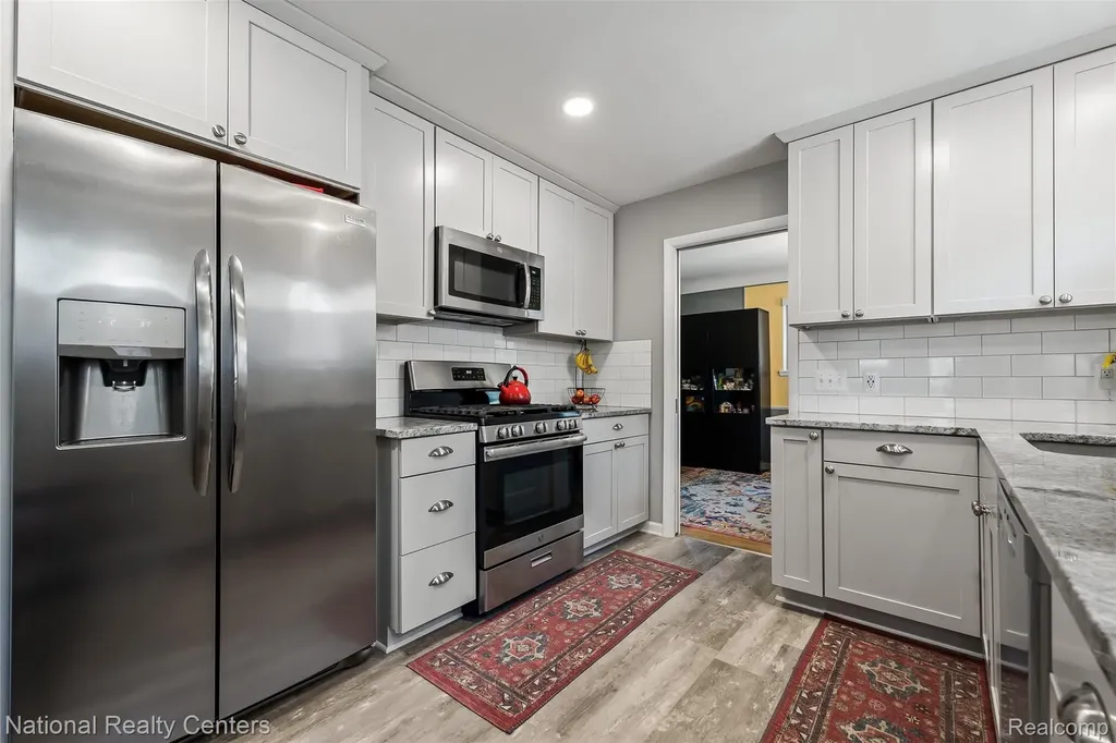 16996 Elizabeth Street Beverly Hills Village MI 48025