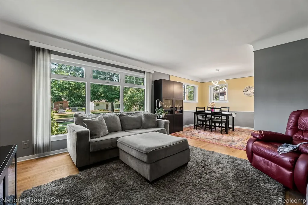 16996 Elizabeth Street Beverly Hills Village MI 48025